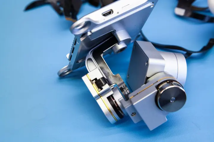 DJI Phantom 3 Pro – repararea cablului ribbon gimbal