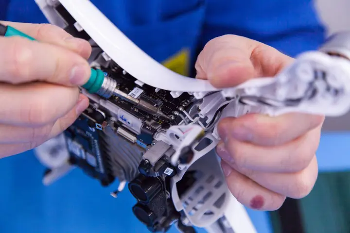 DJI Phantom 4 Pro – repararea plăcii de bază