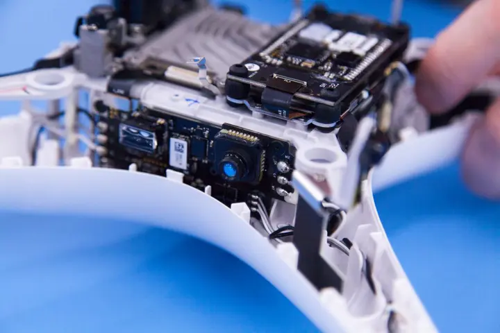 Service drona DJI Phantom 4 Pro – repararea plăcii de bază