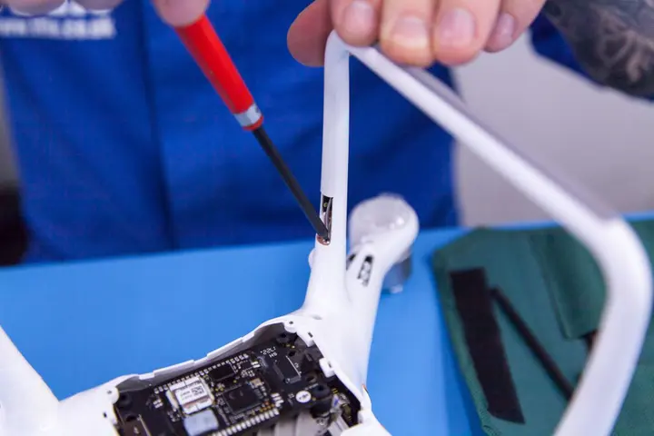 DJI Phantom 4 Pro – tren de aterizare rupt